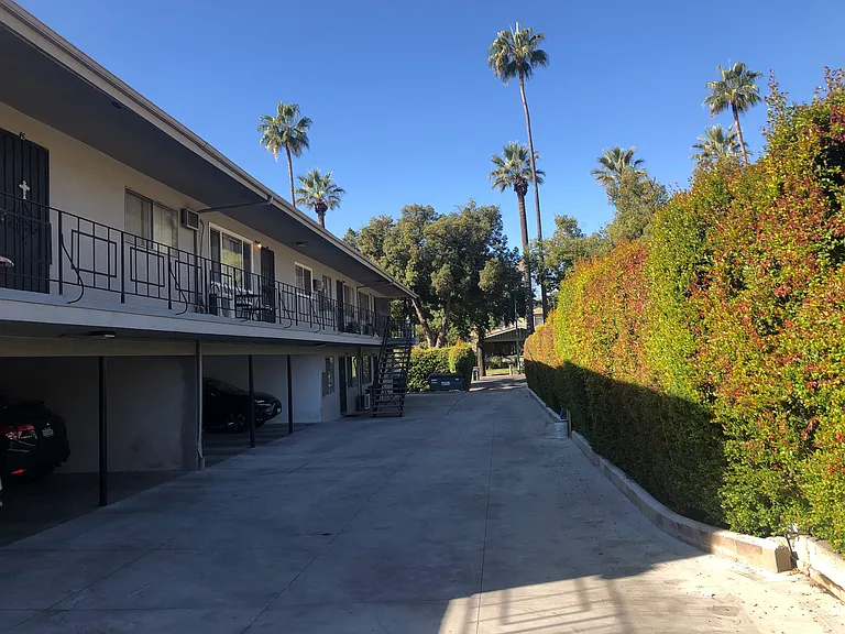 1308 N Los Robles Ave #3 — Photo 1