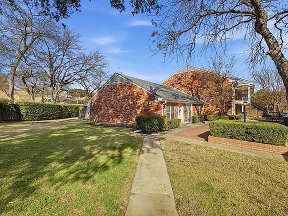 4th image of 907 Roaring Springs Rd