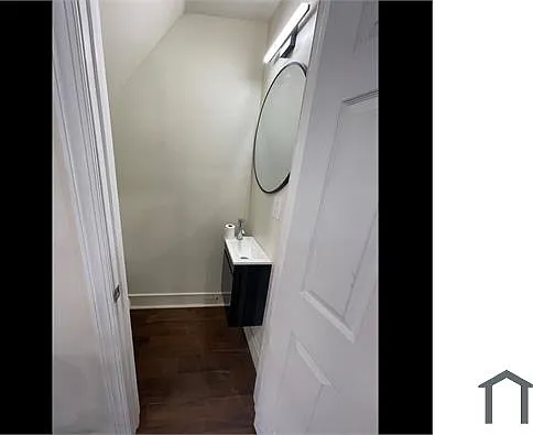 5540 Media St — Photo 8