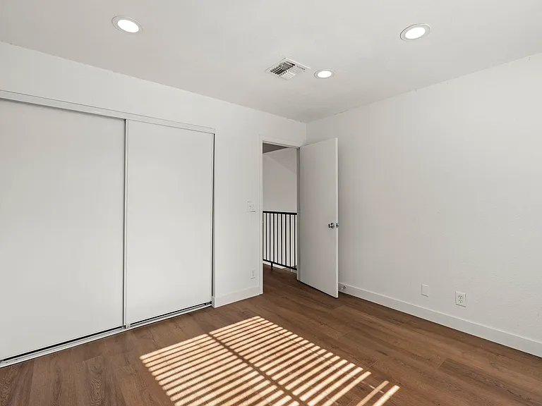 1811 S 39th St #23 — Photo 14