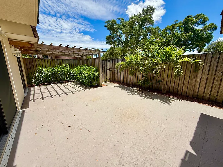 201 2nd Ln — Photo 3