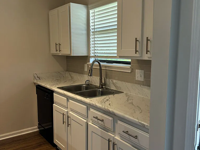 1278 Montecello Dr #B — Photo 6