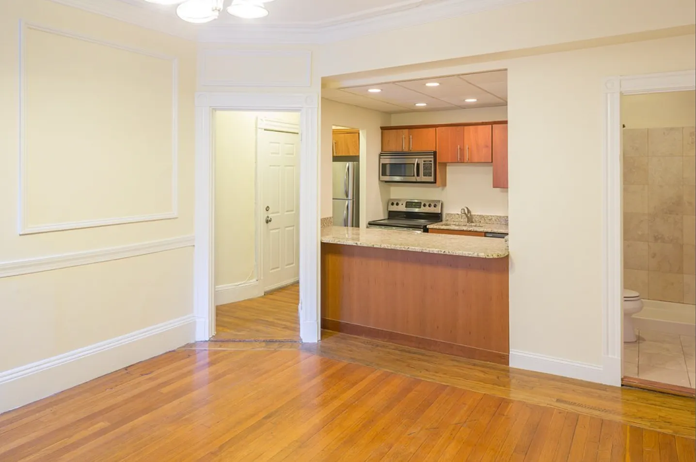 2 bed, 800 sqft, $4,000 — Photo 3