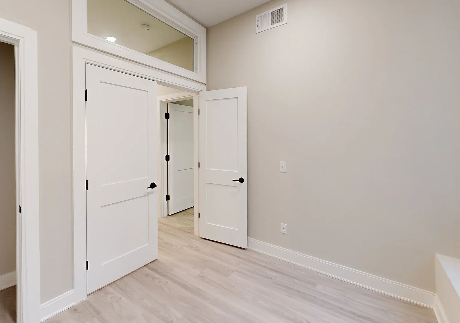 4 bed, 1100 sqft, $8,925 — Photo 4