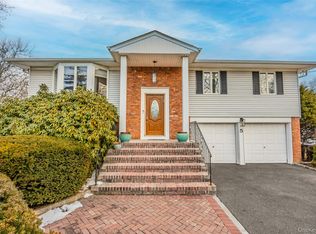 5 Metcale Lane, East Northport, NY 11731