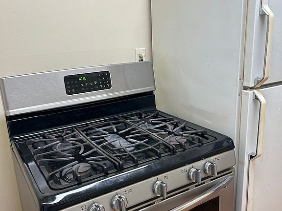 5th image of 31 N Evergreen St #3