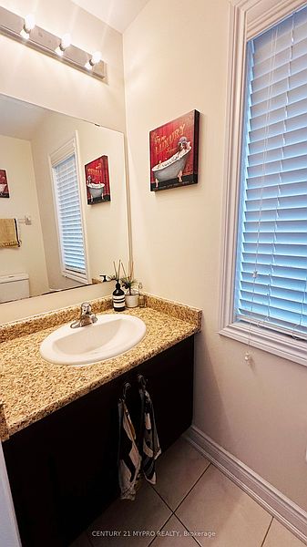 Richmond Hill Townhouse for rent - 4 Bedrooms — photo 9