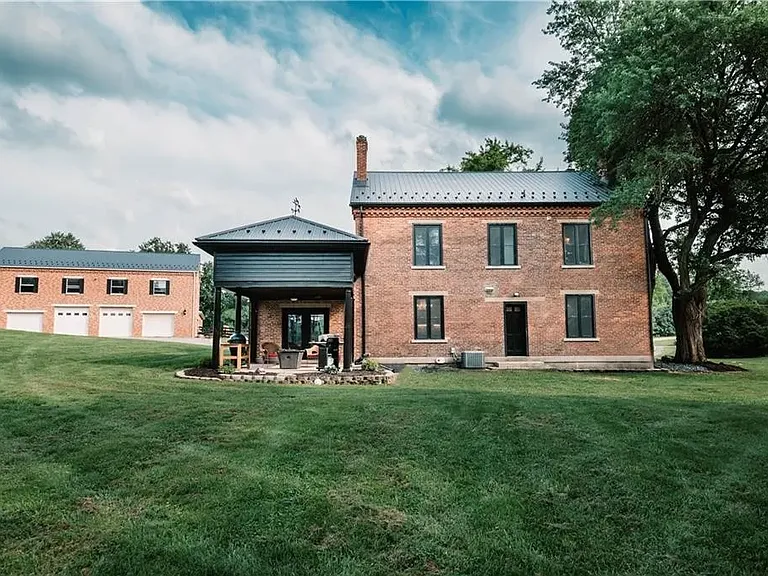 2318 Fleming Rd — Photo 2