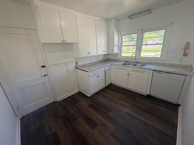 2114 Oak Ave — Photo 3