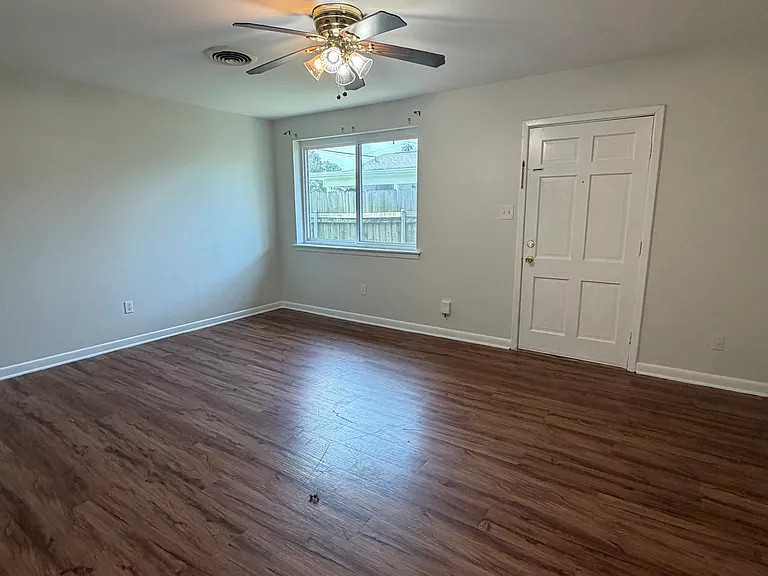 1208 Edenborn Ave — Photo 2
