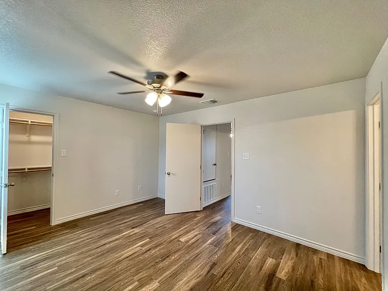 1708 Castroville Trl — Photo 22