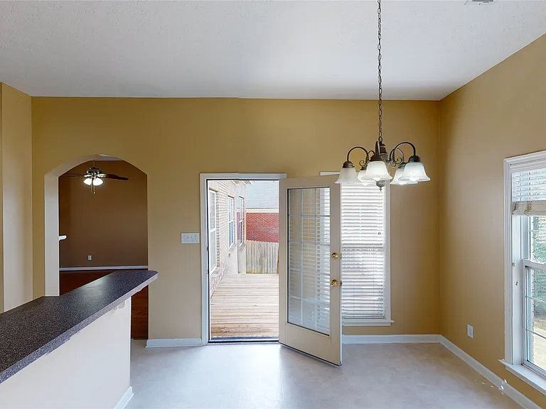 615 Castlebrook Dr — Photo 12