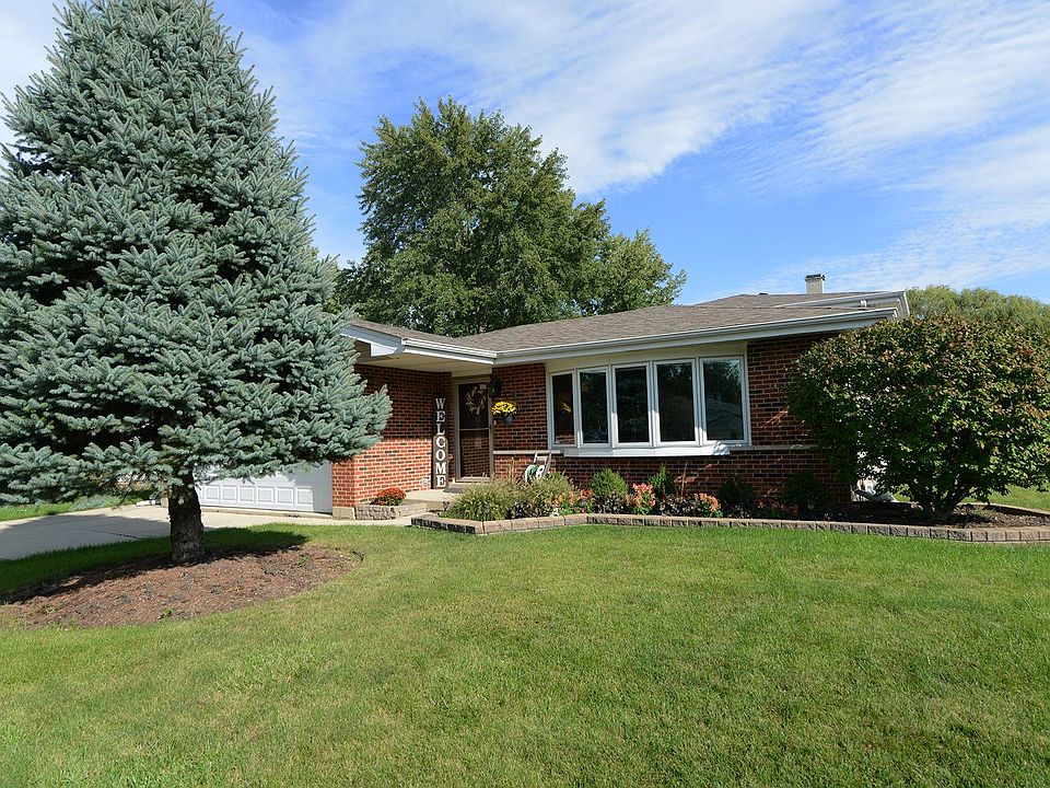 1st image of 945 Balsam Ln