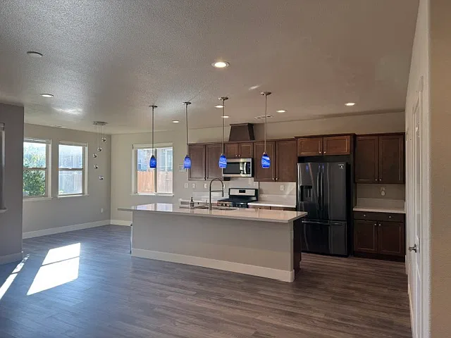 3 bed, 1749 sqft, $2,600 — Photo 3