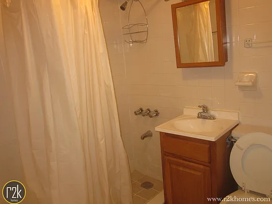 Rented by Realty 2000 Corp | media 24