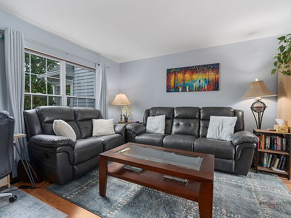 5th image of 1123 Manchester Cir