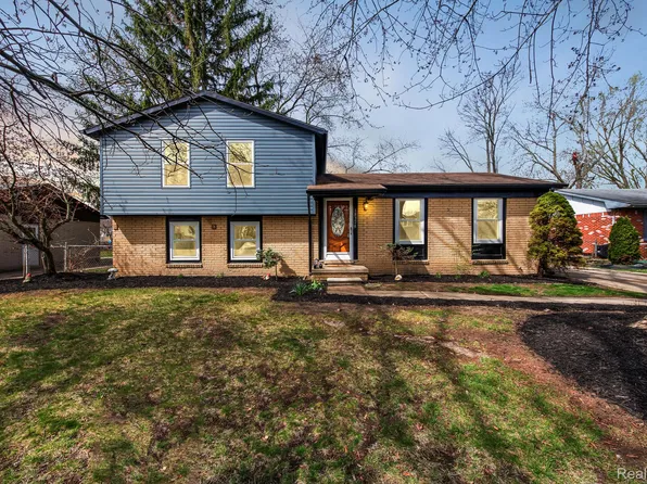 18328 Donnelly Ave, Brownstown, MI 48193