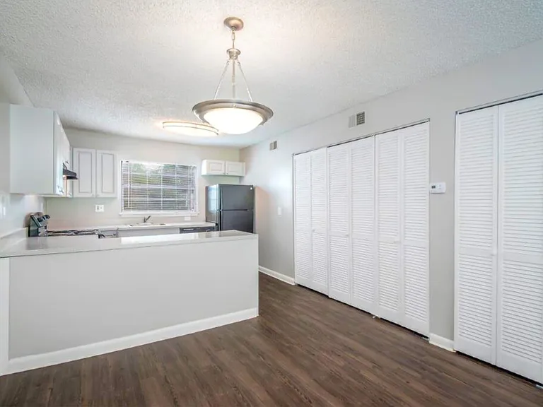 Silversmith Creek Apartments — Photo 23