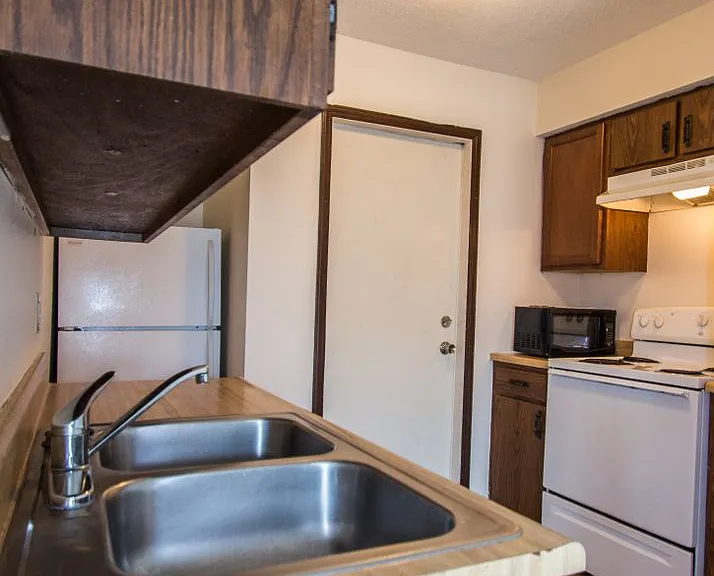 702 Crescent Dr #10 — Photo 3