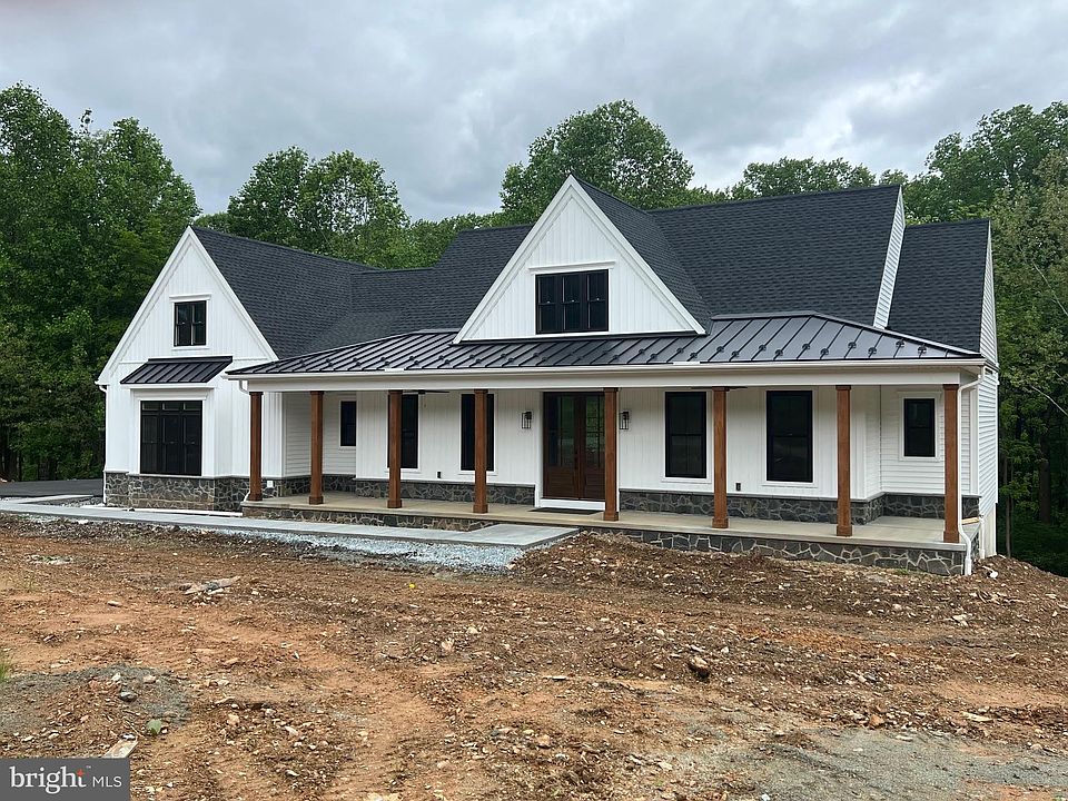 2nd image of 61 Oak Ridge Dr #2
