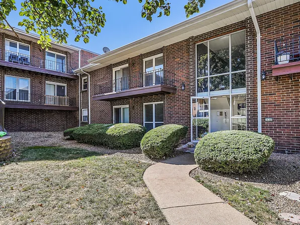10364 Forest Brook Ln APT E, Saint Louis, MO 63146