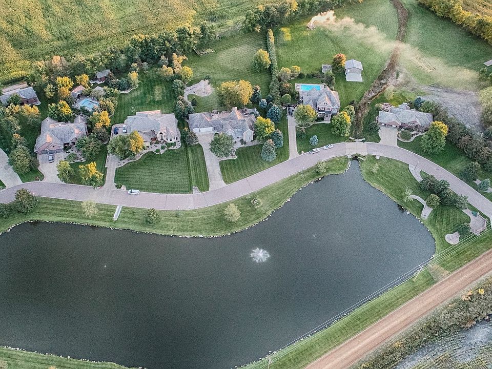 1st image of 27211 Fountain Cir