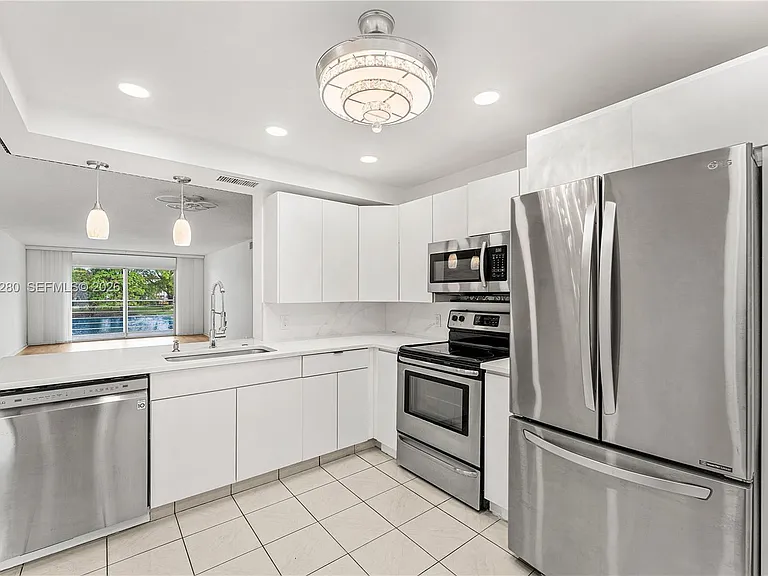 4301 Martinique Cir #H2 — Photo 14