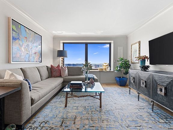 5th image of 85 E India Row APT 30D