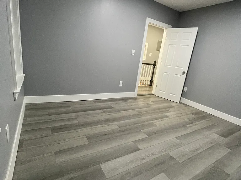 410 Port Richmond Ave — Photo 12