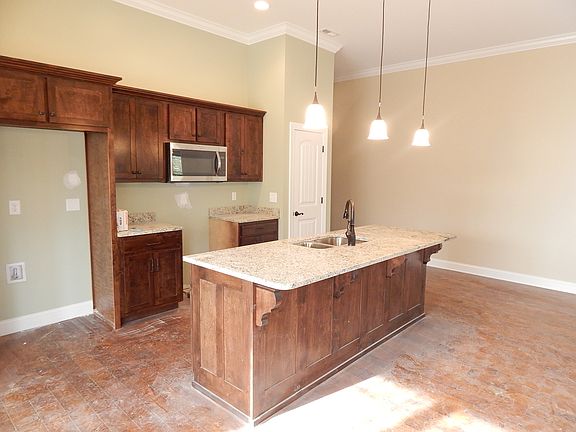 5th image of 1028 Grays Dr