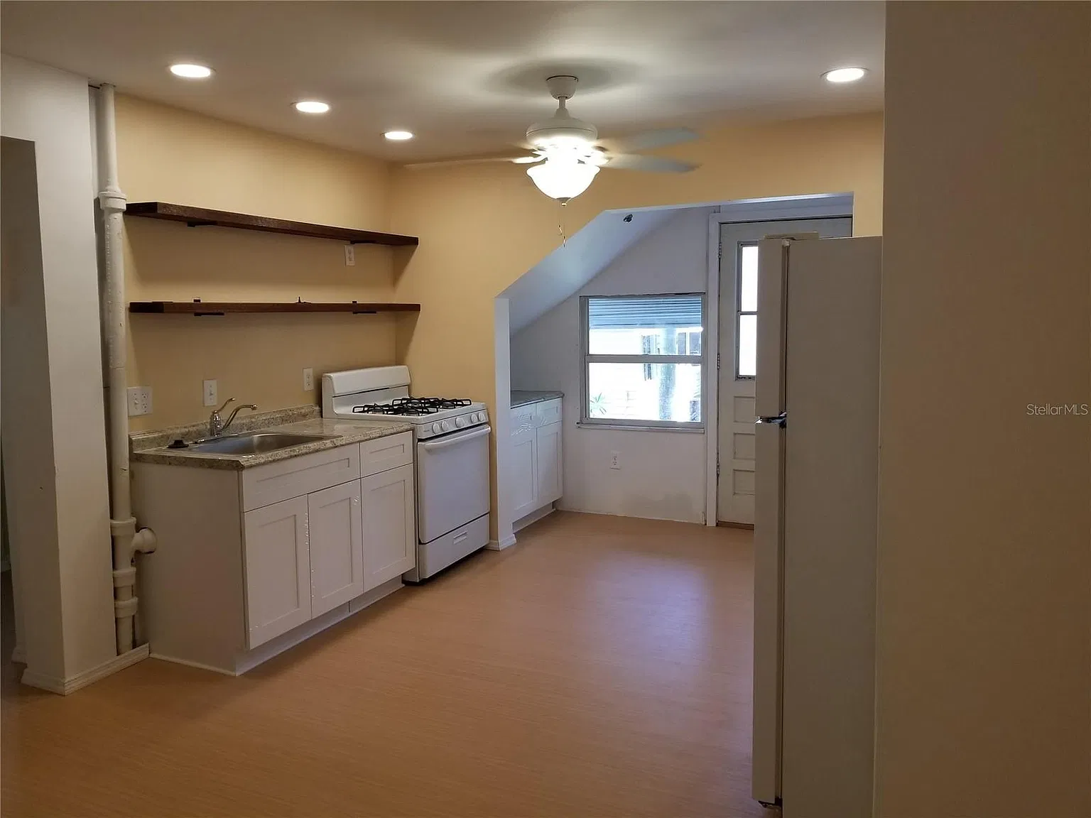 1 bed, 725 sqft, $1,689 — Photo 3