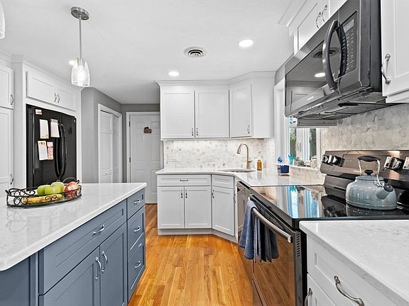 4th image of 132 Sheri Ln