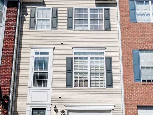 2498 Lakeside Dr, Frederick, MD 21702