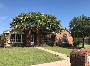 121 Clover Leaf Ln, Red Oak, TX 75154