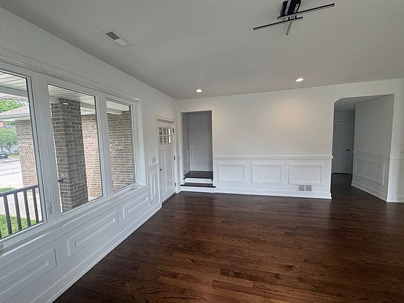 5th image of 6939 W 95th Pl