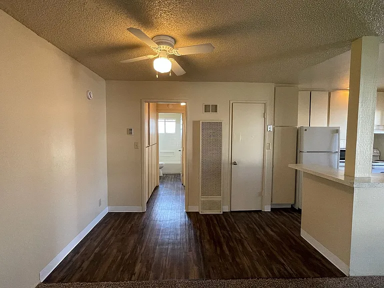 Sharis Apartments — Photo 24