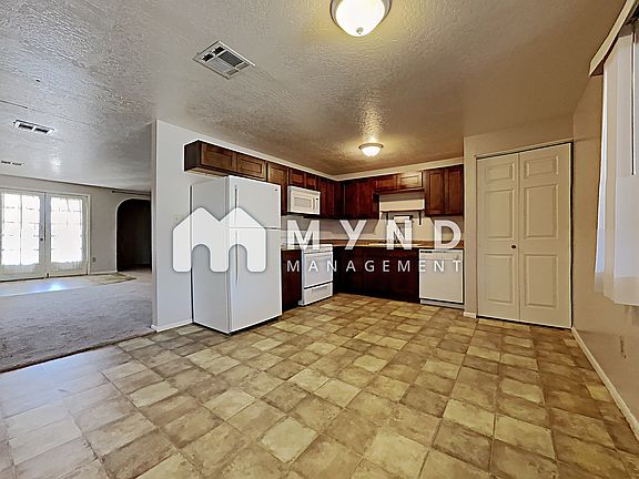 5th image of 3714 E Winchcomb Dr
