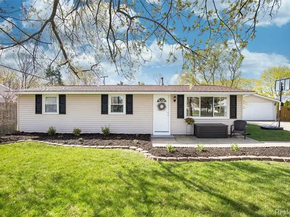 5449 Sunnyside Dr, Clarkston, MI 48346