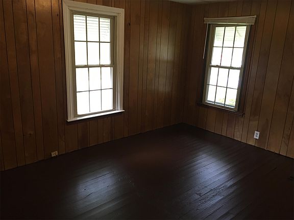 5th image of 64 Hutchins St