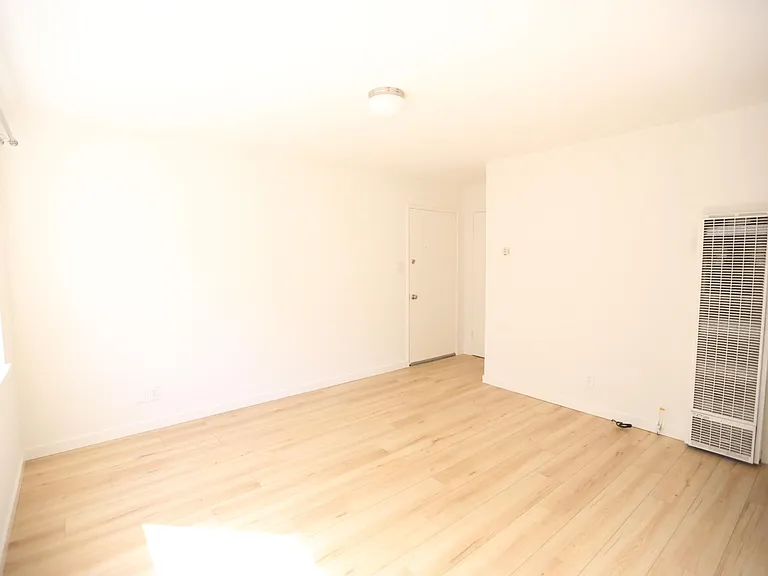 2210 McKinley Ave #7 — Photo 3