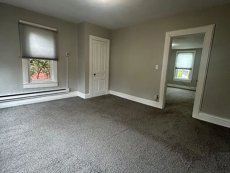 654 W King St — Photo 17