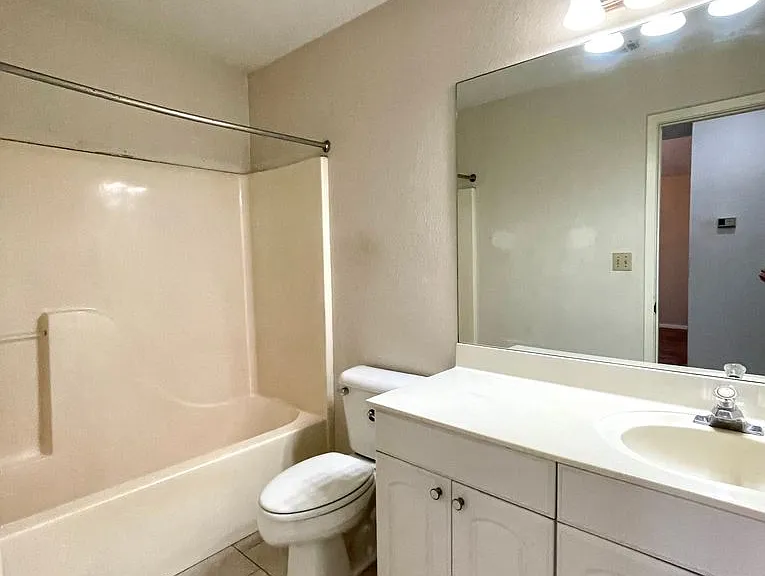 197 Southway Dr #B — Photo 11