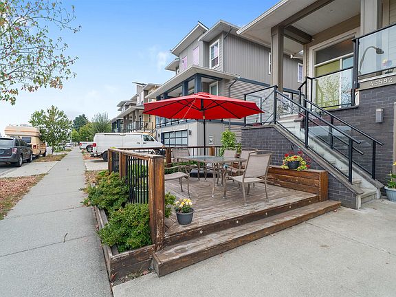 2nd image of 45582 Meadowbrook Dr