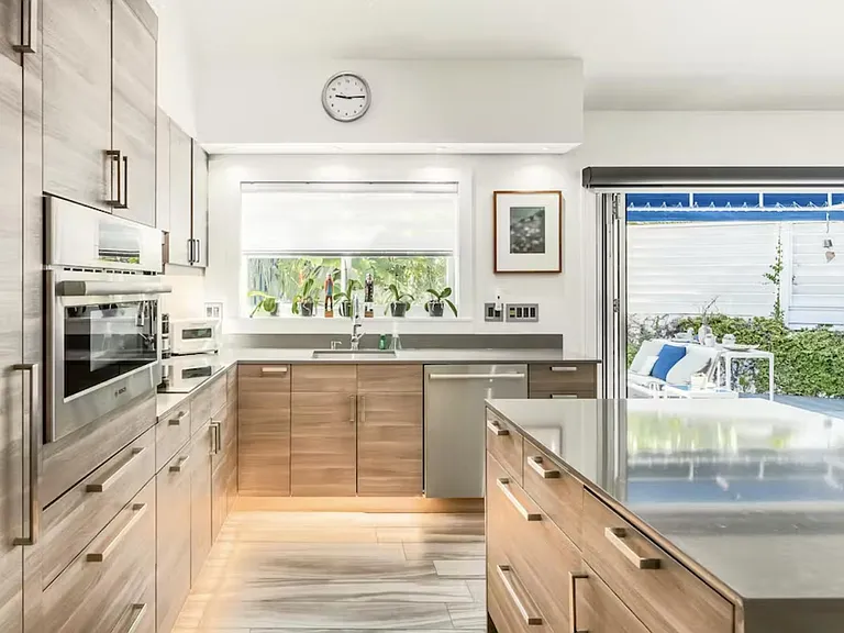 629 Elizabeth St — Photo 17