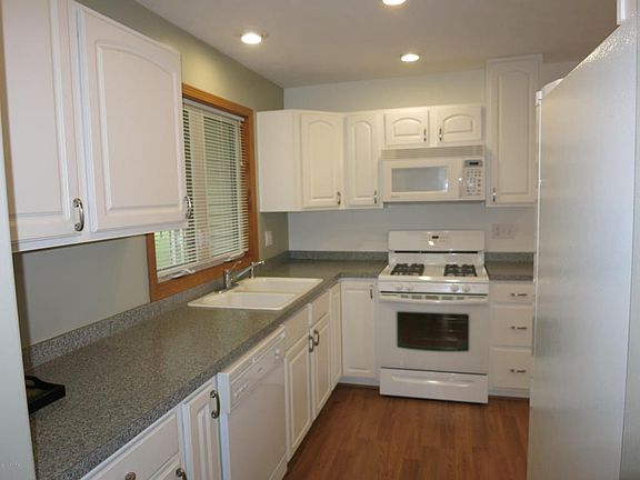 5th image of 805 Bardeen Ct