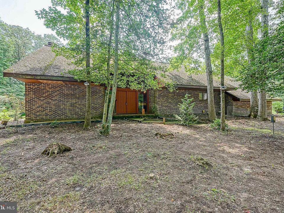 1st image of 143 Ridge Rd