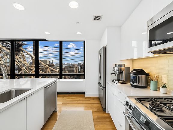 4th image of 1113 York Ave APT 22C
