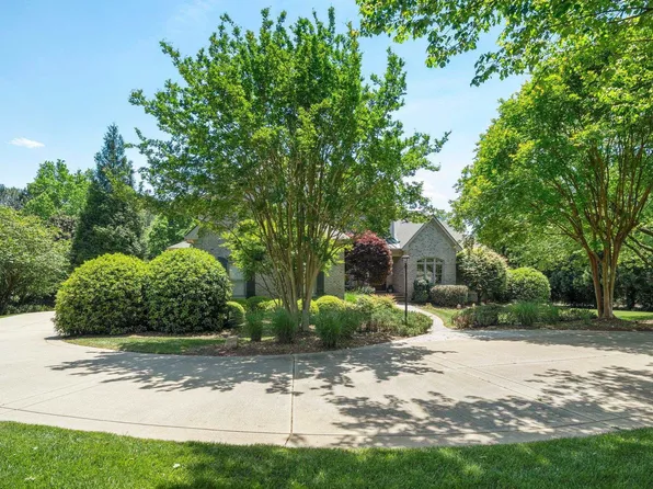 1009 Heydon Ct, Raleigh, NC 27614