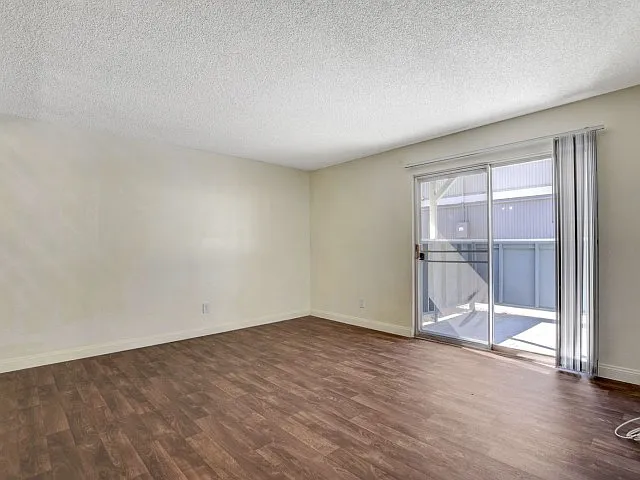 Paradise Square | Apartments For Rent in Las Vegas
