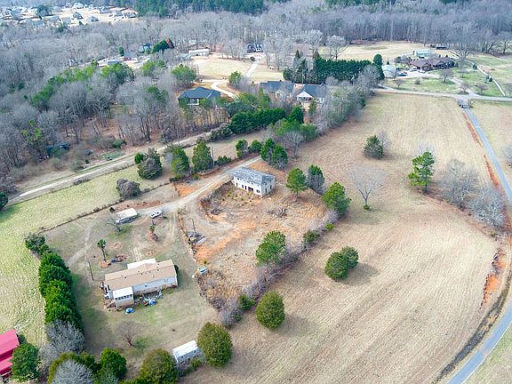 4th image of 91 Stacy Dr